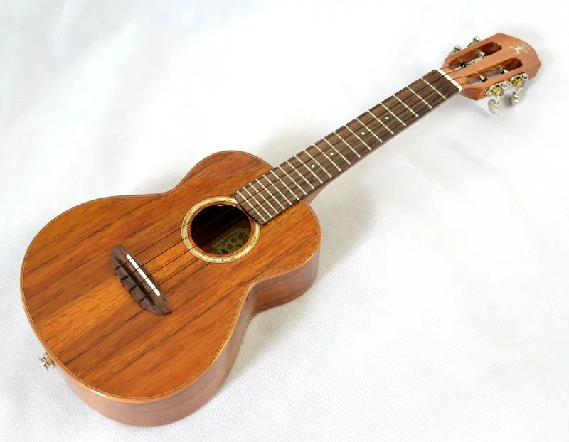 Koncertní celomasivní koa semiakustické ukulele aNueNue AKK2E