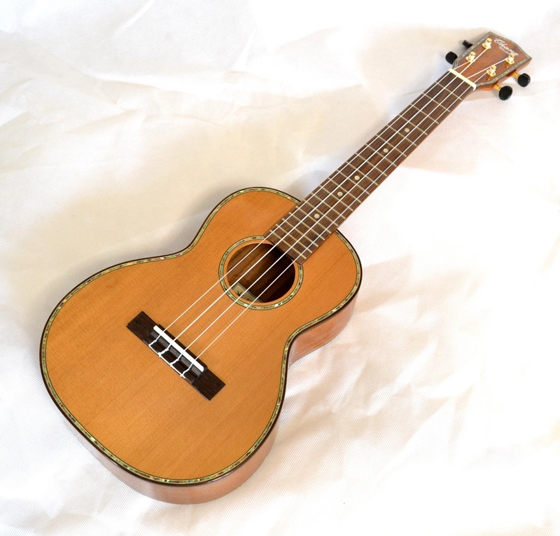 Celomasivní tenorové ukulele OHANA TK-60G Cedr & Akacia