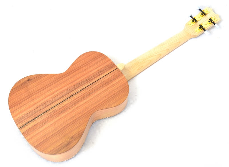 Celomasivní tenor ukulele APC TT  tradiční Koa s futrálem