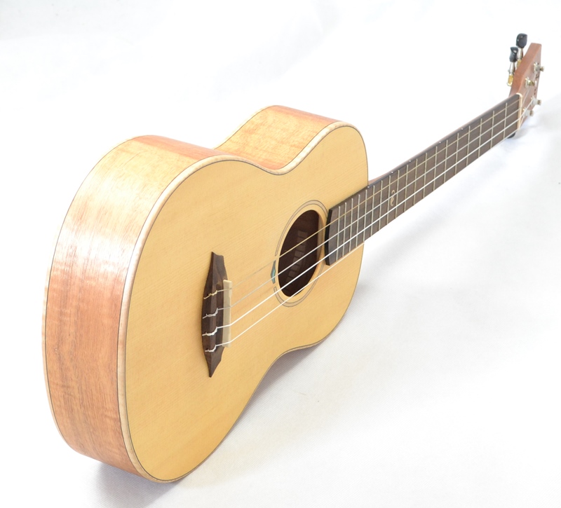 Byryton Ukulele KOKI´O U-SCDLSM-B Cedr a Javor