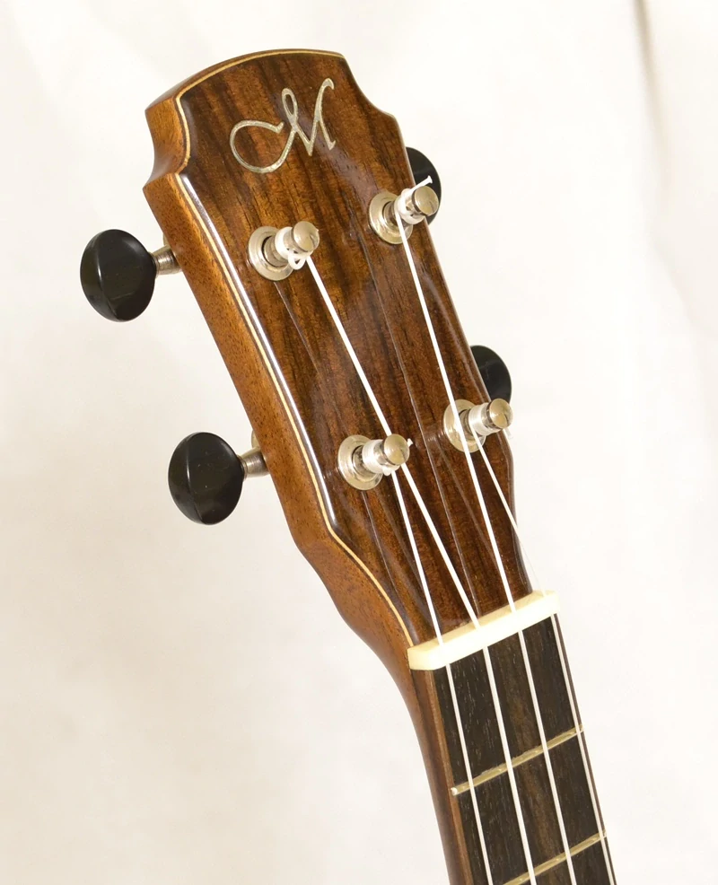 Celomasivní tenor ukulele MAESTRO UT-1R Červený cedr a palisandr