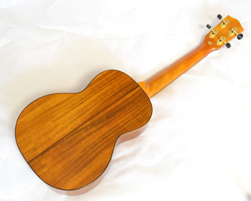 Celomasivní tenorové ukulele OHANA TK-60G Cedr & Akacia