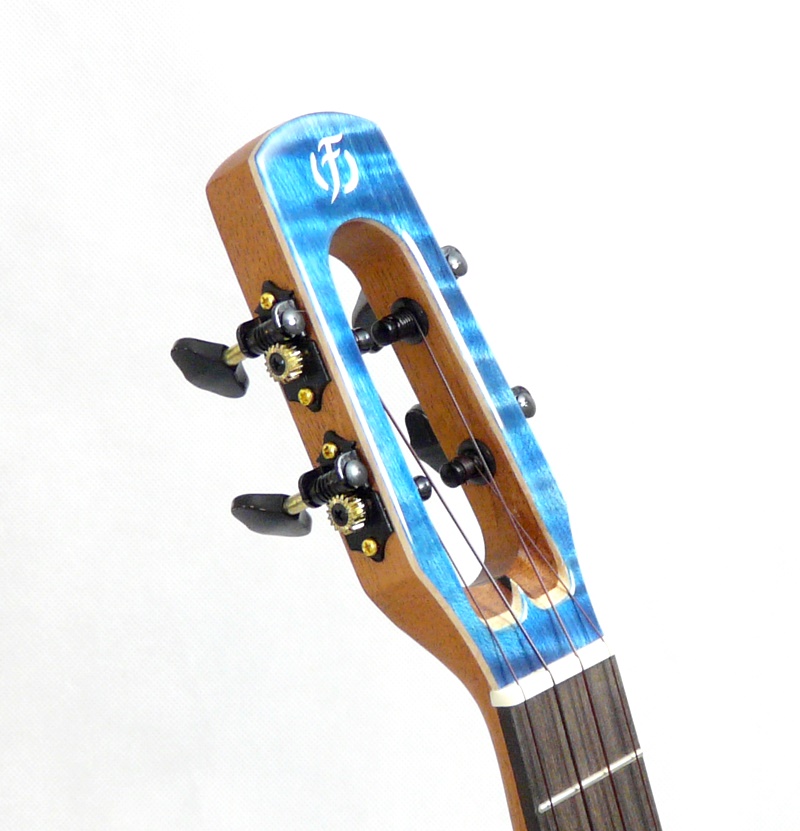 Celomasivní tenor ukulele Flight Comet EQ-A Modré