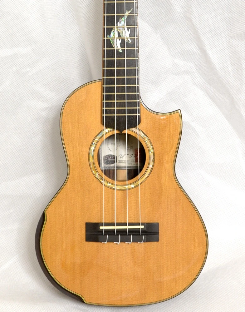 Celomasivní tenor ukulele MAESTRO UT-1R Červený cedr a palisandr