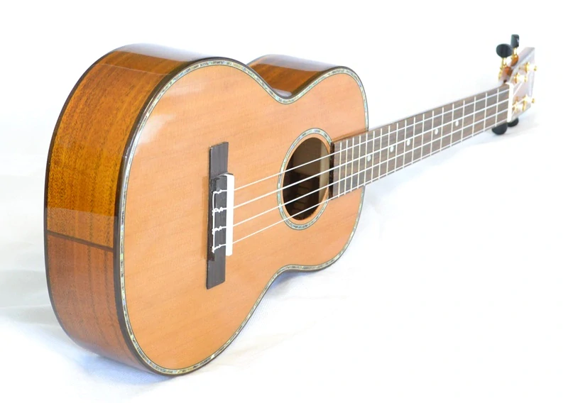 Celomasivní tenorové ukulele OHANA TK-60G Cedr & Akacia
