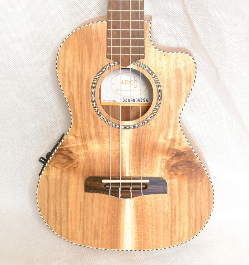 Tenor elektro-akustické ukulele APC TT CW EQ Koa s futrálem