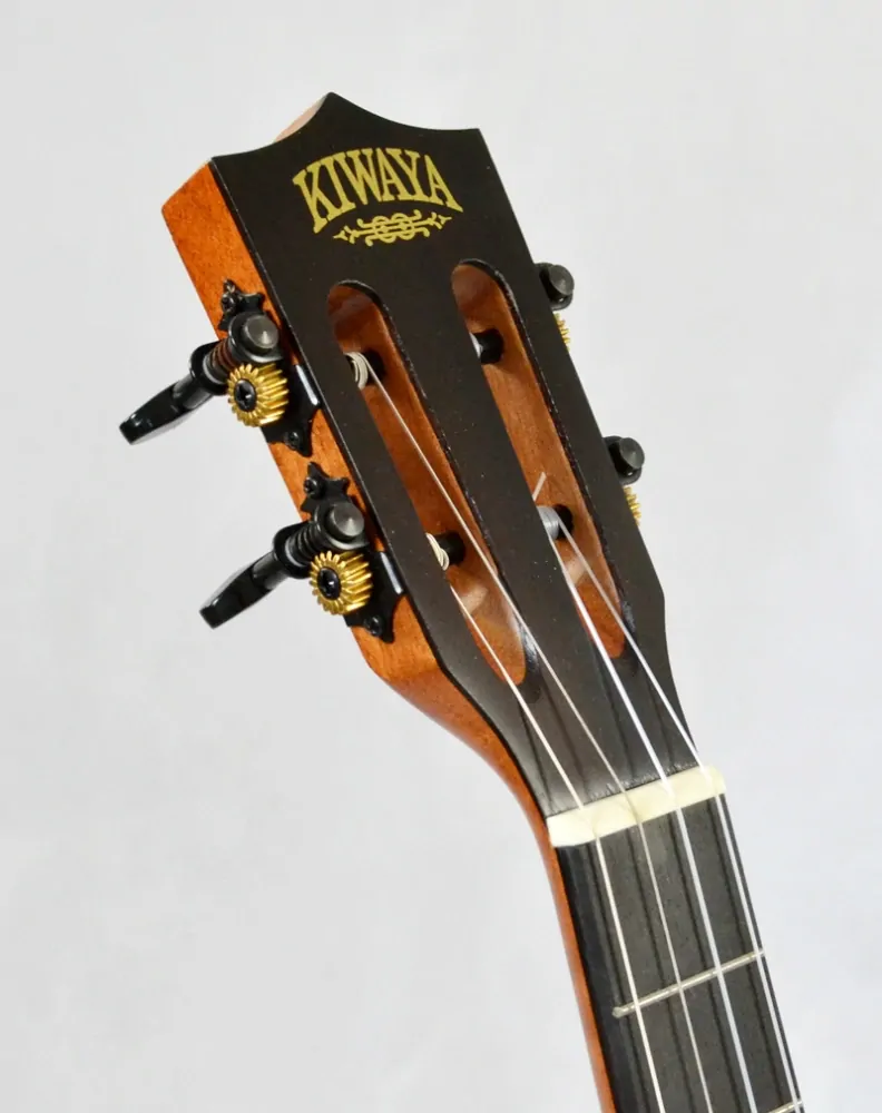 Kiwaya mahagonové barytonové ukulele KBU-1