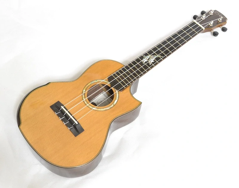 Celomasivní tenor ukulele MAESTRO UT-1R Červený cedr a palisandr