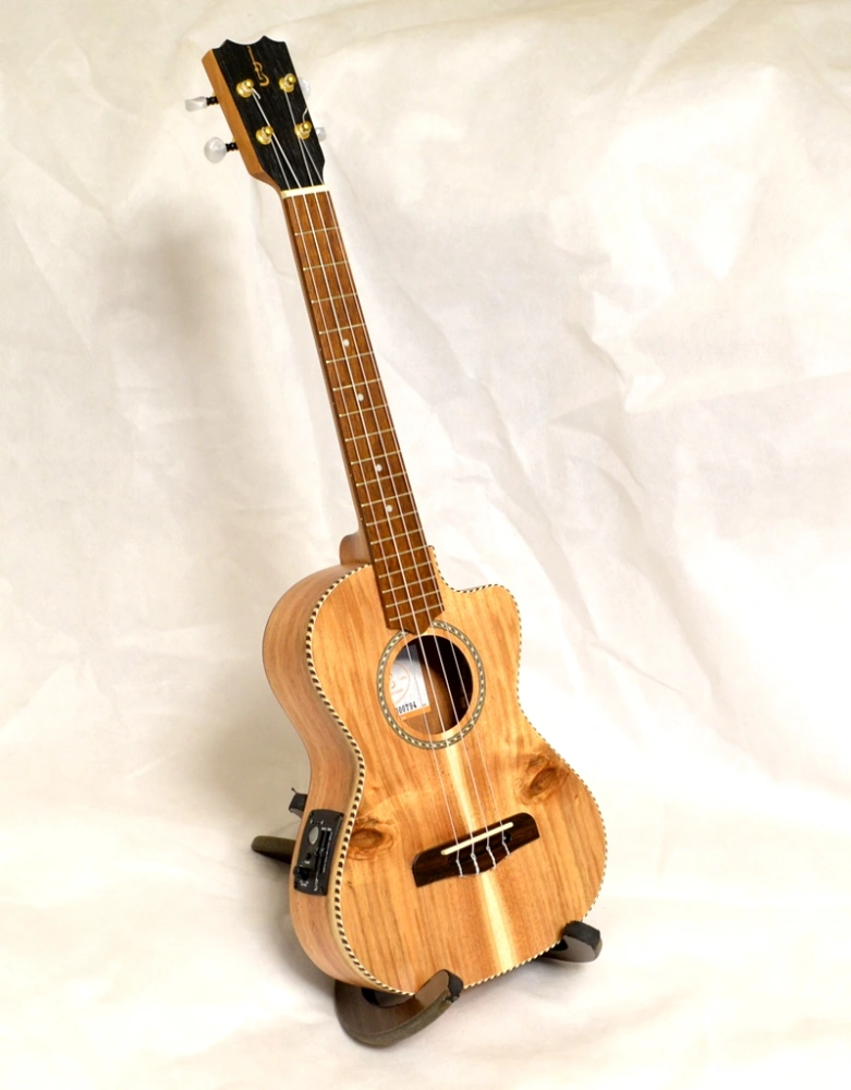 Tenor elektro-akustické ukulele APC TT CW EQ Koa s futrálem
