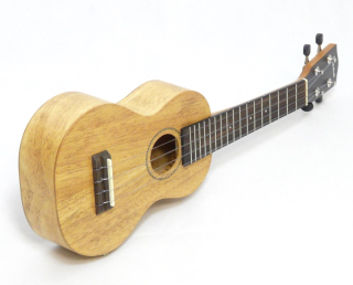 Sopránové ukulele PONO MGS Celomasivní mango