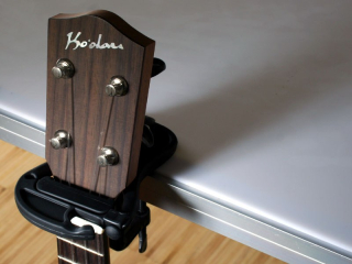 Držák na ukulele do hospody